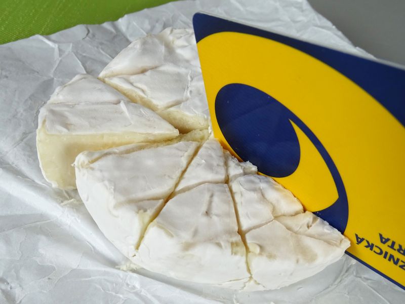 Tupá nenabroušená karta spolehlivě nakrájí nejen ovoce, ale stejně dobře si poradí i se zrajícím sýrem.