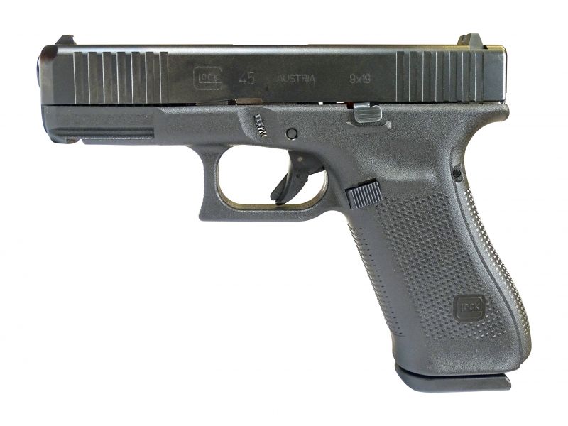 Celkový boční pohled na Glock 45 z levé strany z pohledu střelce. Nemůže nám uniknout poměr zkráceného závěru a rámu pistole ze standardního modelu. Někomu to přijde jaksi nevyvážené, jiní naopak obdivují nově vzniklou linii – patřím jednoznačně k těm druhým.