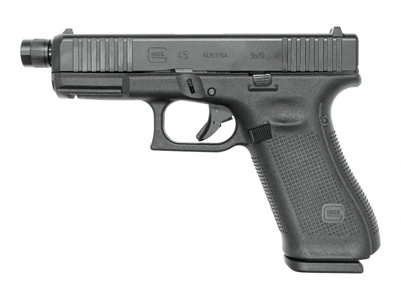 A ještě jednou celkové levé pohledy na Glock 45. Tentokrát jde o obě provedení pistolí s prodlouženou hlavní s integrovaným závitem na ústí hlavně. V obou případech je na závitu našroubována jeho ocelová krytka. Povrch krytky je zdrsněn pro snazší dotažení a povolení.