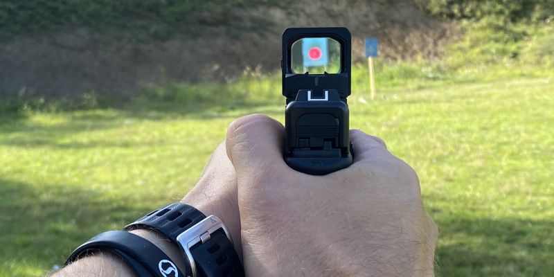 Červená tečka bez růžových brýlí